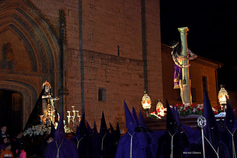 La Virgen de los Dolores espera al Ecce Homo.