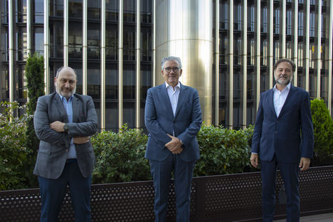 De izqda. a dcha.: Javier Cantera, presidente de Auren Consultores; Juan Carlos Alcaide, CEO de The Silver Economy Company y Mario Alonso, presidente de Auren.