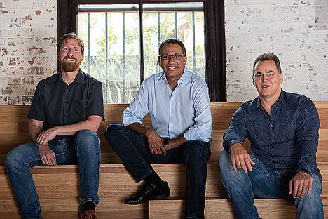 De izqda. a dcha.: El cofundador y CTO de SiteMinder, Mike Rogers, Sankar Narayan, CEO de SiteMinder y el cofundador y director general de SiteMinder, Mike Ford.