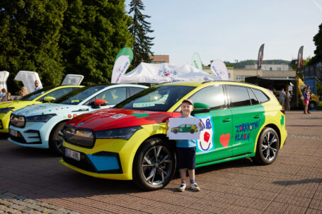 Por niños para niños: Skoda dona el tercer Enyaq iV diseñado por niños
