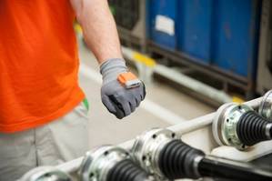 Škoda desarrolla el nuevo guante inteligente ProGlove