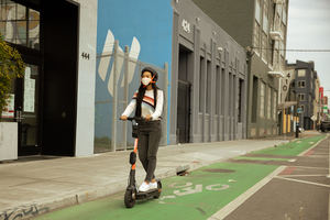 Spin presenta en España el patinete que terminará con la circulación por aceras