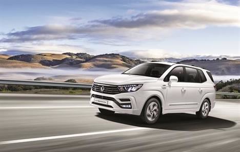 El SsangYong Rodius se renueva estéticamente
