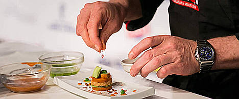 Los maestros vascos de pintxos y tapas enseñan sus secretos a los 'chefs' de Huelva