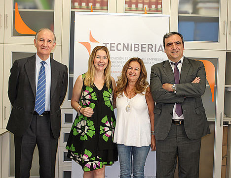 De izq a dcha: Luis Villarroya (Tecniberia), Juana de la Puente (Federación de Servicios de CCOO), María Pedraza López-Rey (Federación de Servicios, Movilidad y Consumo de UGT), Eduardo Castán Sánchez (Tecniberia).