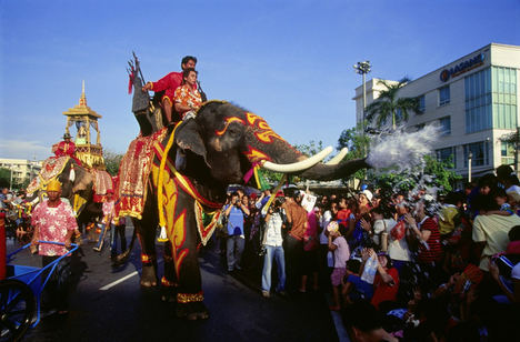Tailandia da la bienvenida al nuevo año 2561
