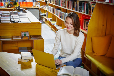 El curso Teaching English Online de Cambridge English enseña a los profesores a dar clases de inglés por ordenador