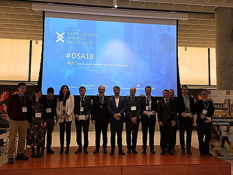 De izqda. a dcha.: Pablo Sánchez Molina, Elena Parra e Iñaki Hernández de Europa Press; María Álvarez del Valle de Fundación Civio; Alejandro Rozano de Energy; Adolfo Vozmediano, Roberto González, David Pérez, Jesús Betancourt, José G. Luque y Juanjo Casado de Repsol; Pablo López Álvarez y Manuel López Martín.