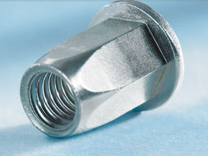 Tuercas remachables de alta resistencia
