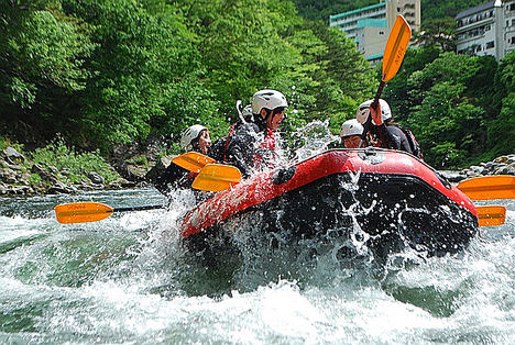 Kayaking por el río Kinugawa.