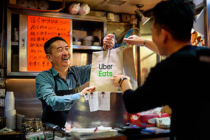 Uber Eats se suma a la reducción de plásticos de un solo uso