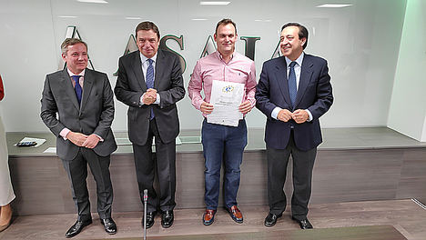 Un ganadero pozoalbense galardonado con el premio Joven Agricultor Sostenible