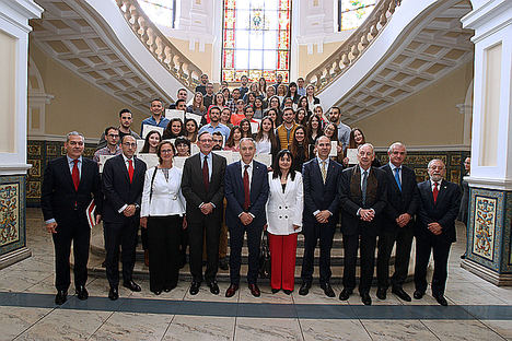La Universidad de Valladolid y el Santander entregan becas a estudiantes con talento y renuevan su colaboración