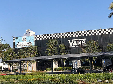 Vans HQ en Costa Mesa, California cerró sus puertas para la celebración del Checkerboard Day.