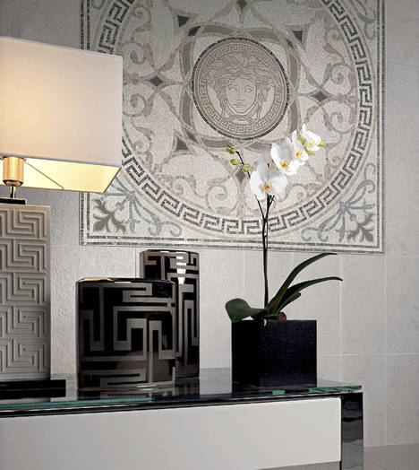 Versace Ceramics inaugura su primera exposición y reúne a 100 profesionales en la provincia de Alicante