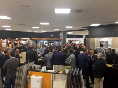 Versace Ceramics inaugura su primera exposición y reúne a 100 profesionales en la provincia de Alicante