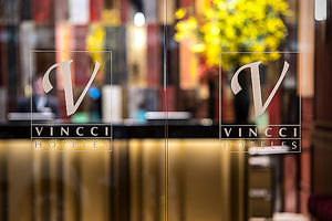 Vincci Hoteles presenta su colaboración con Tesla en el marco de la Semana Europea de la Movilidad