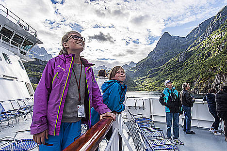 Hurtigruten presenta su nuevo programa “Jóvenes Exploradores”