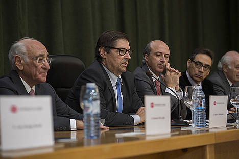 El Rector de la UDC, Julio Abalde, clausuró el acto de graduación.