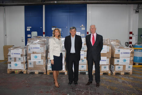 (izq.-drcha.) La Secretaria del Consejo del rector, Soledad Muelas, el Embajador Miguel Calahorrano y el Vicepresidente de Cofares, Felix Martinez López Brea