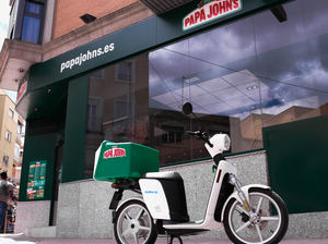 Cooltra electrifica la flota de Papa John’s por primera vez en España