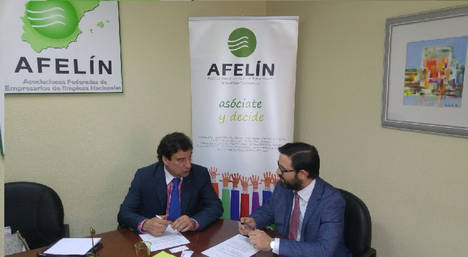 A la izquierda Jesús Martínez Nogal, presidente de Afelín en la firma del acuerdo con Miguel López, director de marketing en Trabajando.com España