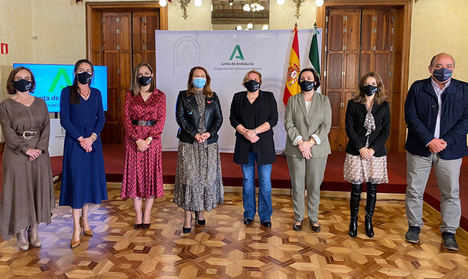 La Junta de Andalucía y AndMuPes firman un acuerdo marco para dar visibilidad a las mujeres de la pesca