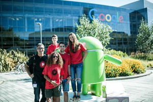 El equipo ganador de la 2ª edición en la sede de Google.