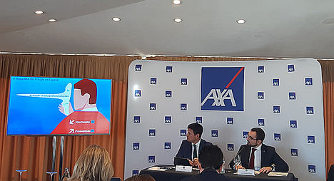 Josep Alfonso, Director de Comunicación, Responsabilidad Corporativa y Relaciones Institucionales de AXA junto a Philippe de Mingo, director de Fraude de AXA, durante la presentación del estudio.