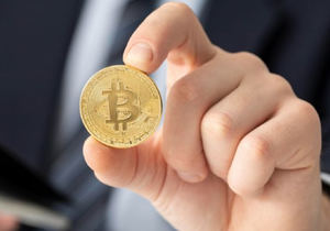 Algunos invierten en Bitcoin; otros prefieren jugar a lo seguro con el oro
