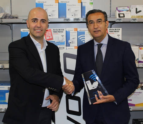 Izq: Lucio Lascaray, director de ventas y marketing de devolo / dcha: José María García, Country Manager de Esprinet Ibérica.