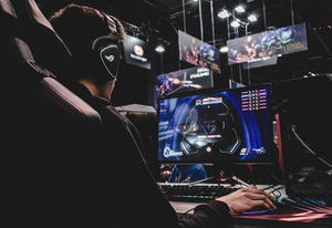 Las marcas buscan el gran escaparate de los eSports