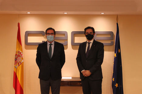 El presidente de CEOE, Antonio Garamendi, y el presidente de Evolutio, Jacinto Cavestany.