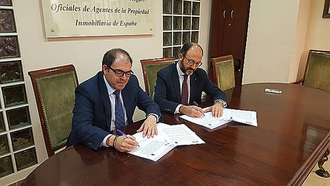 Firma de Ata y Agentes Propiedad Inmobiliaria.