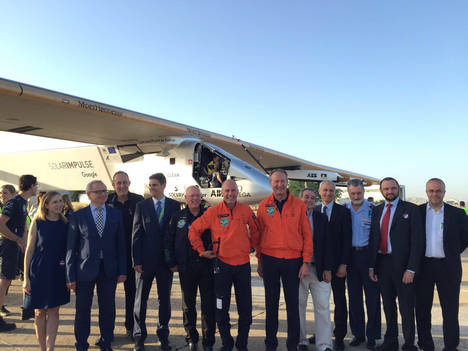 El Solar Impulse, primer avión solar, entra en la red ENAIRE tras un vuelo de 70 horas