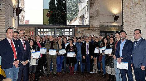 Foto de familia de las empresas galardonadas por Ibermutua en Talavera.