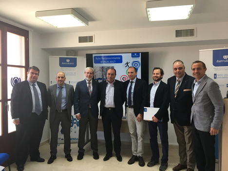 De izqda a dcha: Eduardo Zurdo (Ibermutuamur), Miguel A. Calviño (Grupo Globalia/Viajes Halcón), Eduardo López (vicepresidente Caeb), Norberto Cerón (Obras y Construcciones Pedro Siles),  Juan Cuart (Taylor Wimpey España), Fernando Sampol (Grupo Sampol); Jordi Cerezuela (Ibermutuamur) y Tomeu Bennassar (Grupo Logitravel). 