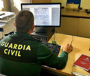 La Guardia Civil detuvo a un vecino de Los Santos de Maimona por dos delitos de estafa y apropiación indebida de vehículos