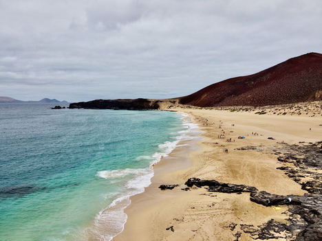 El turismo nacional dispara las conexiones por aire con Canarias
