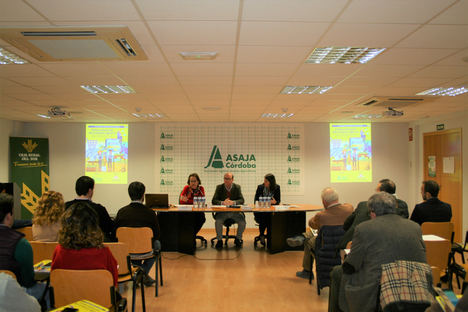 Jóvenes agricultores abordan la comercialización del producto agrario