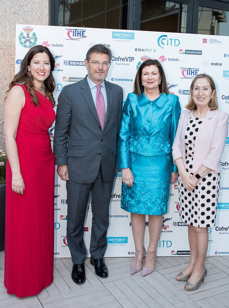 De izda a dcha: la decana del COIAE, Estefania Matesanz, el ministro de Justicia, Rafael Català, la secretaria general de Transporte, Carmen Librero y la presidenta del Congreso de los Diputados, Ana Pastor.
