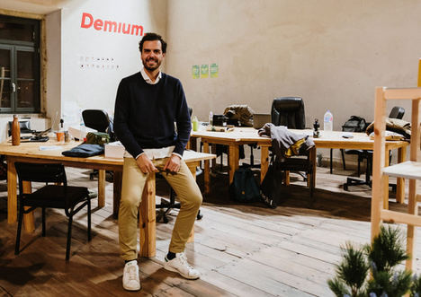 Álvaro Villacorta, Demium.