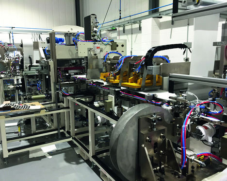 Las máquinas de fabricación automatizada de mascarillas construidas por Sims Engineering integran las guías lineales de la serie NH de NSK.
