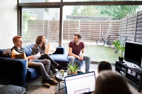 Emprendedores andaluces crean una plataforma ‘coliving’ para vivir temporalmente en un hotel