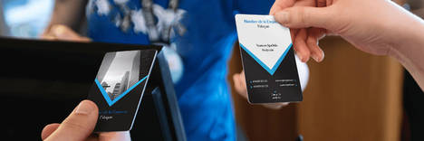 ¿Por qué las empresas siguen usando tarjetas de visita en la era digital?