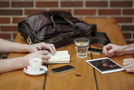 ¿Cuántas horas productivas dedican los españoles a trabajar? ¿y cuántas a la familia y al tiempo libre?