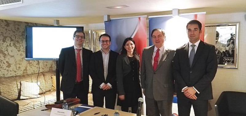 Daniel Gómez Vidsedo, dtor desarrollo de negocio de Europ Assistance, con Patxi Echeveste, Laura Mendia, Juan Carlos Guzman, consejero director general de negocio de Europ Asistance y Telmo Sexmilo