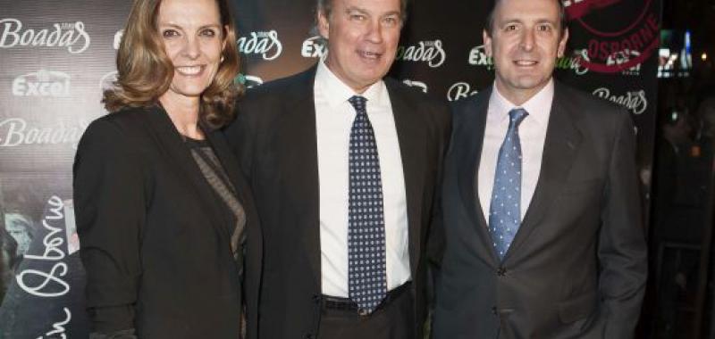 Dña Ana López de Ocaña, esposa del Excmo. Embajador de España en México, Bertín Osborne y D. Luis Fernández Cid, Excmo. Embajador de España en México.
